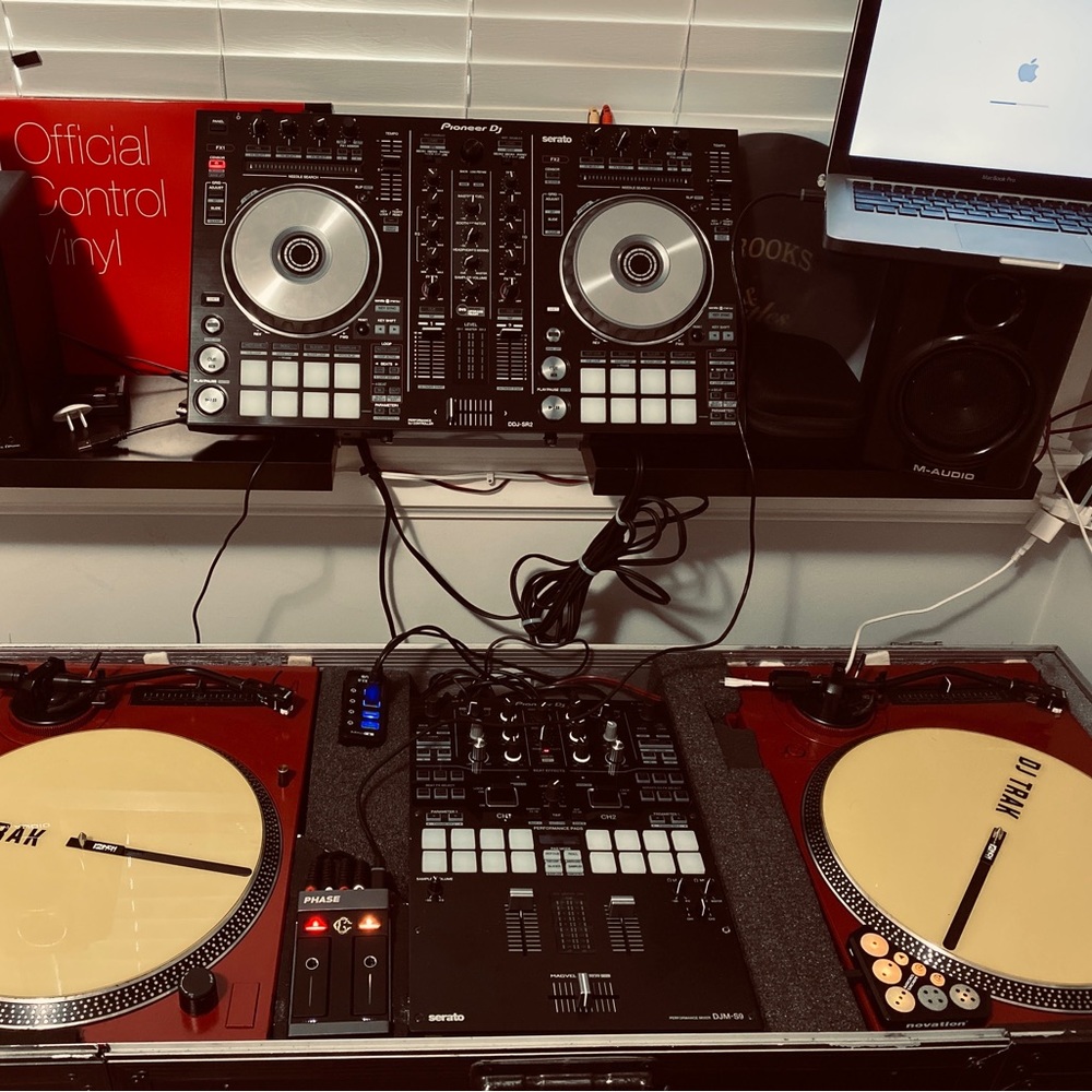 turntables come with DICER CONTROLLER / Pioneer S9 mixer and come with case